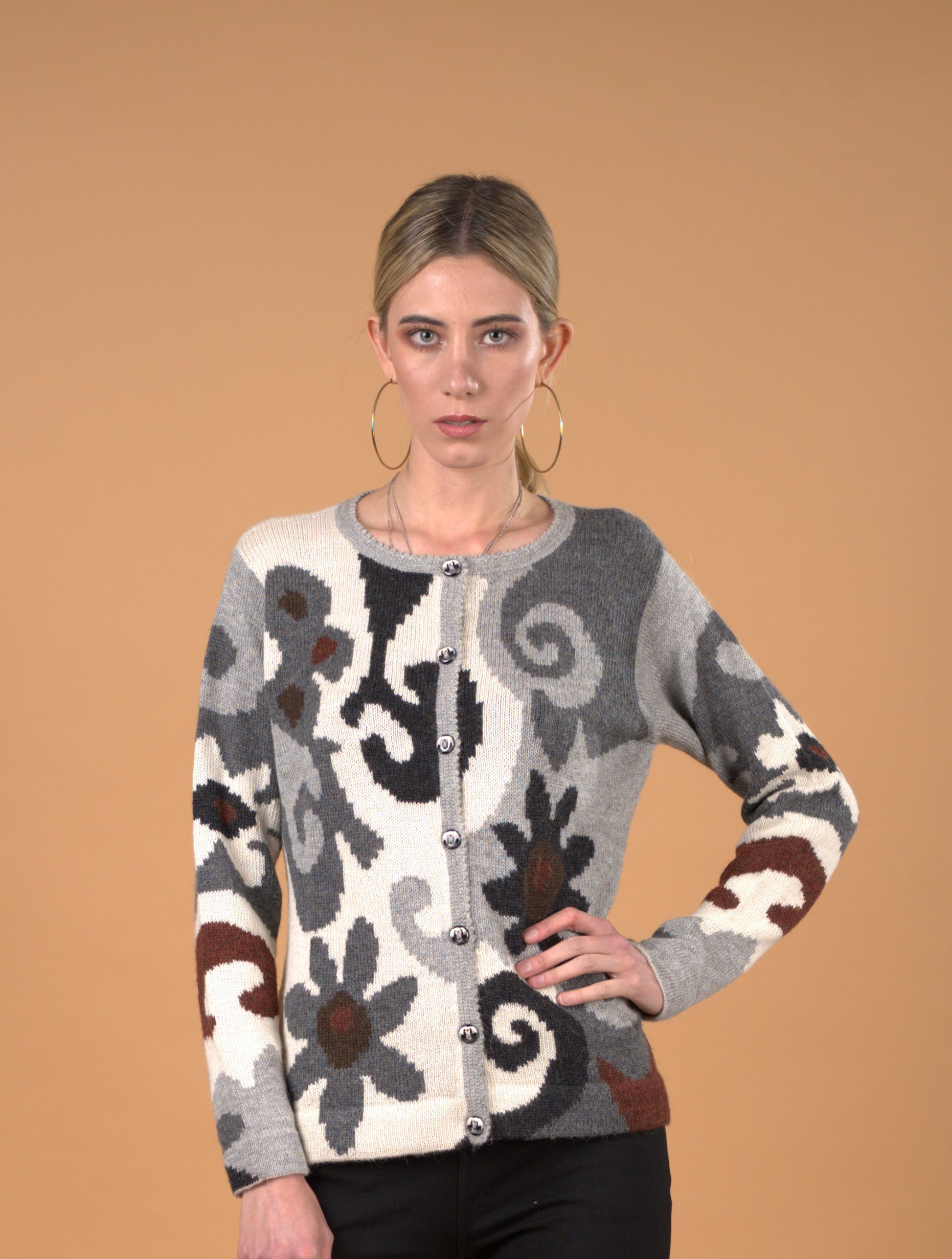 Luxurious alpaca sweater for women made with 100% Baby Alpaca fiber from Peru