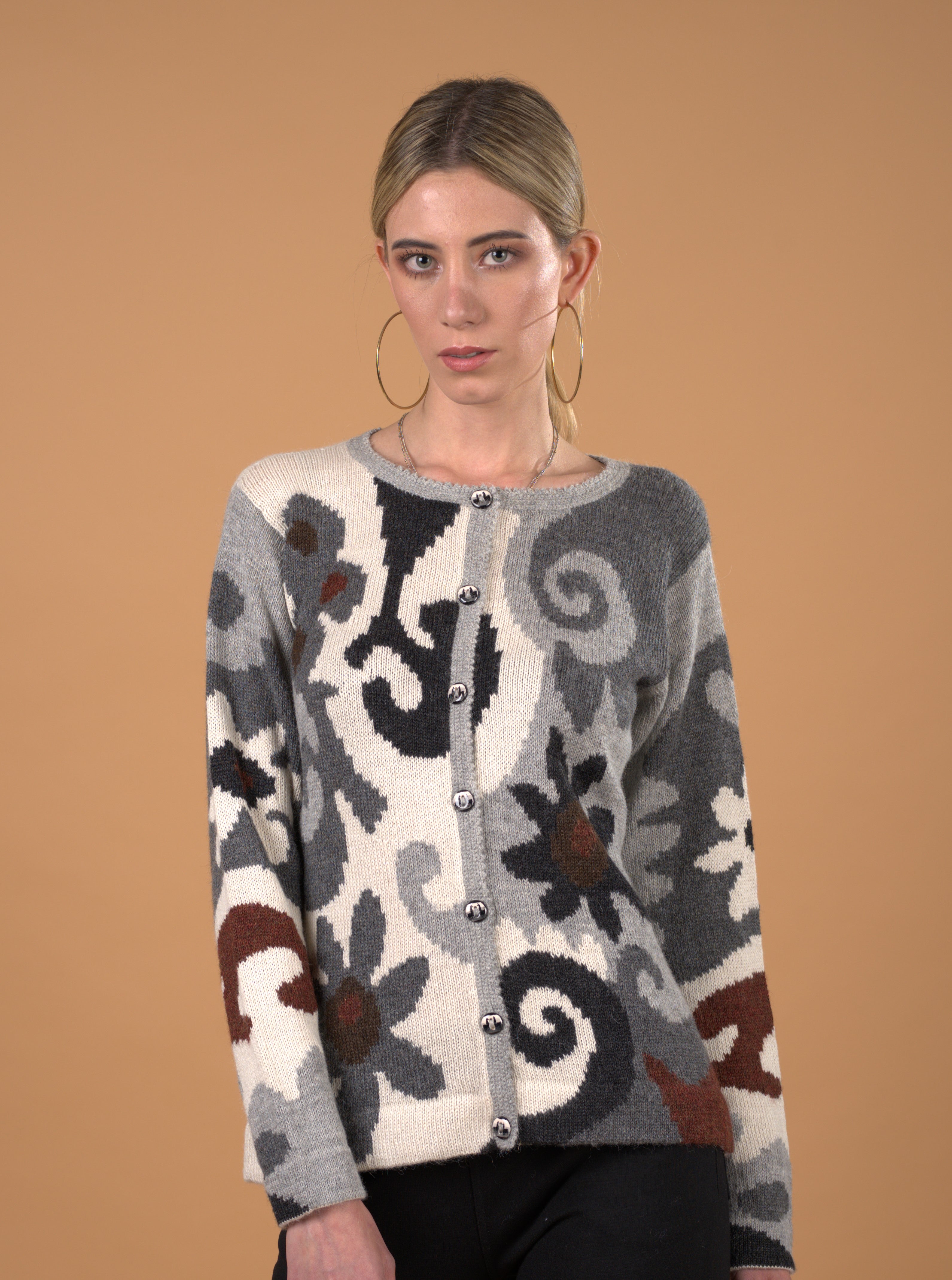 Elegant alpaca sweater for women made with 100% Baby Alpaca fiber from Peru