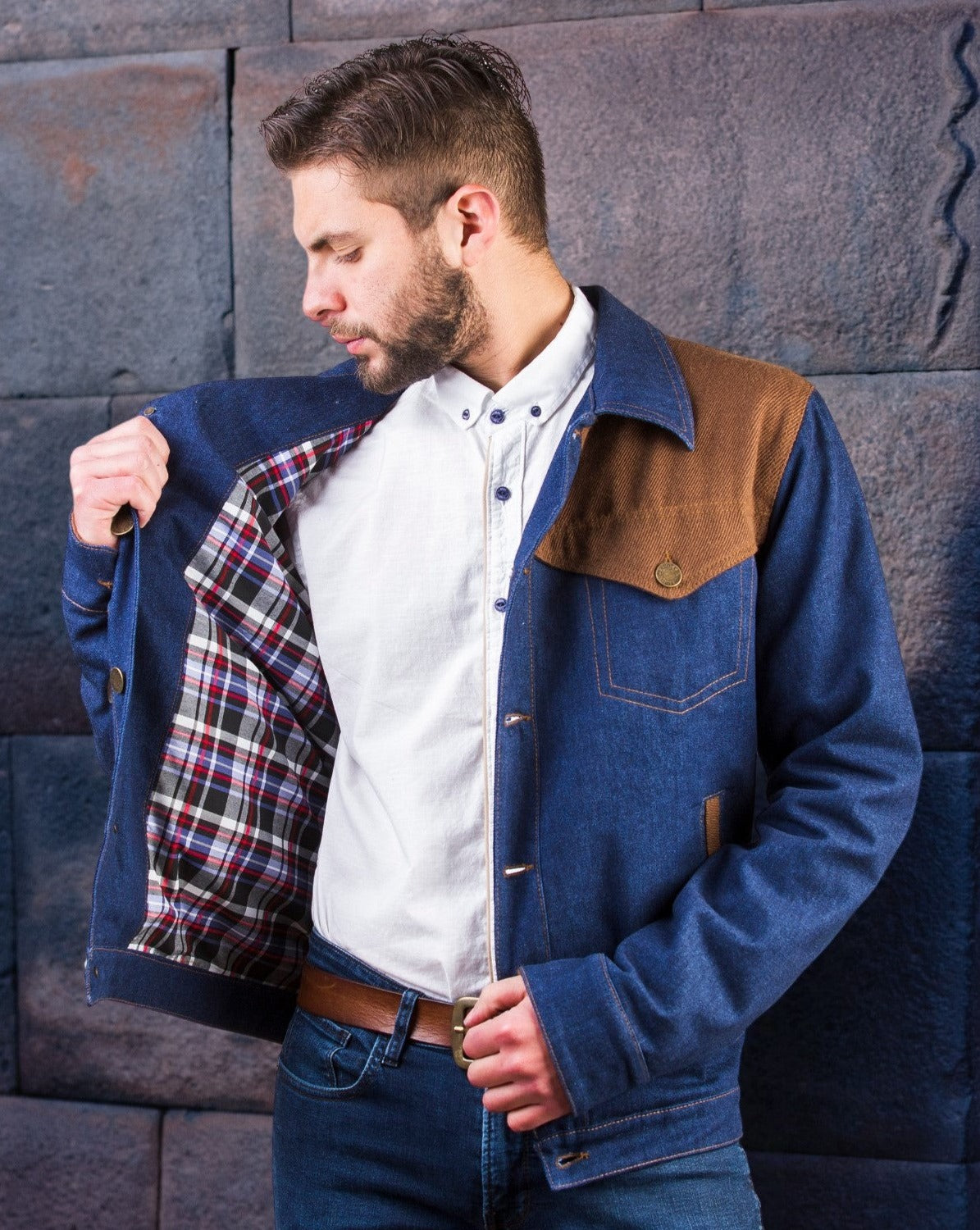 Denim jacket for men with elegant alpaca fabric application.