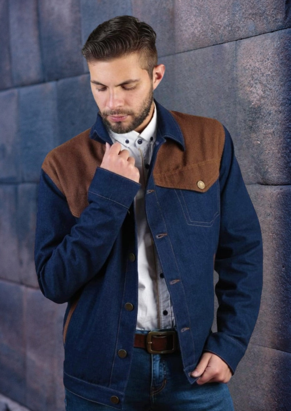 Denim jacket for men with elegant alpaca fabric application.