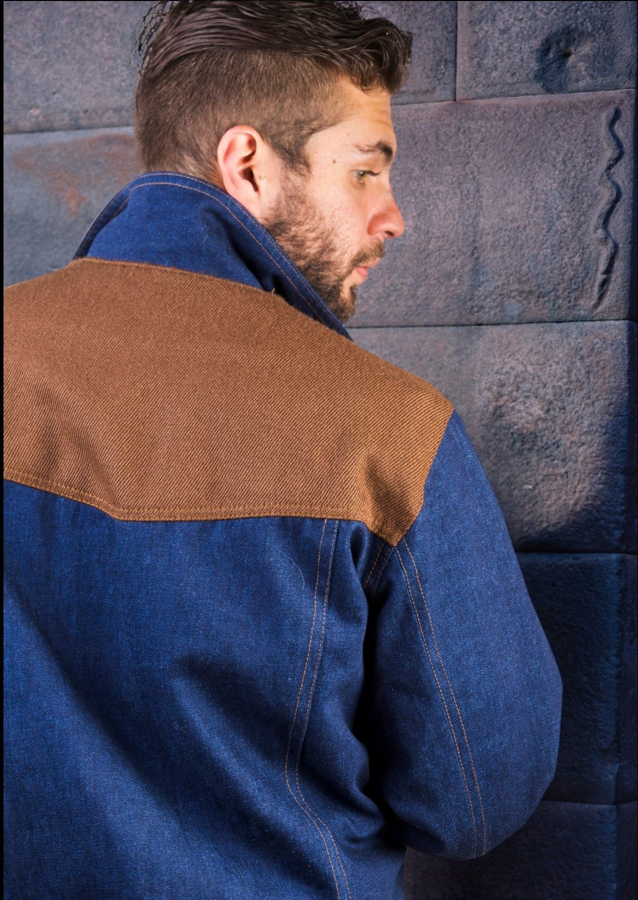 Denim jacket for men with elegant alpaca fabric application.