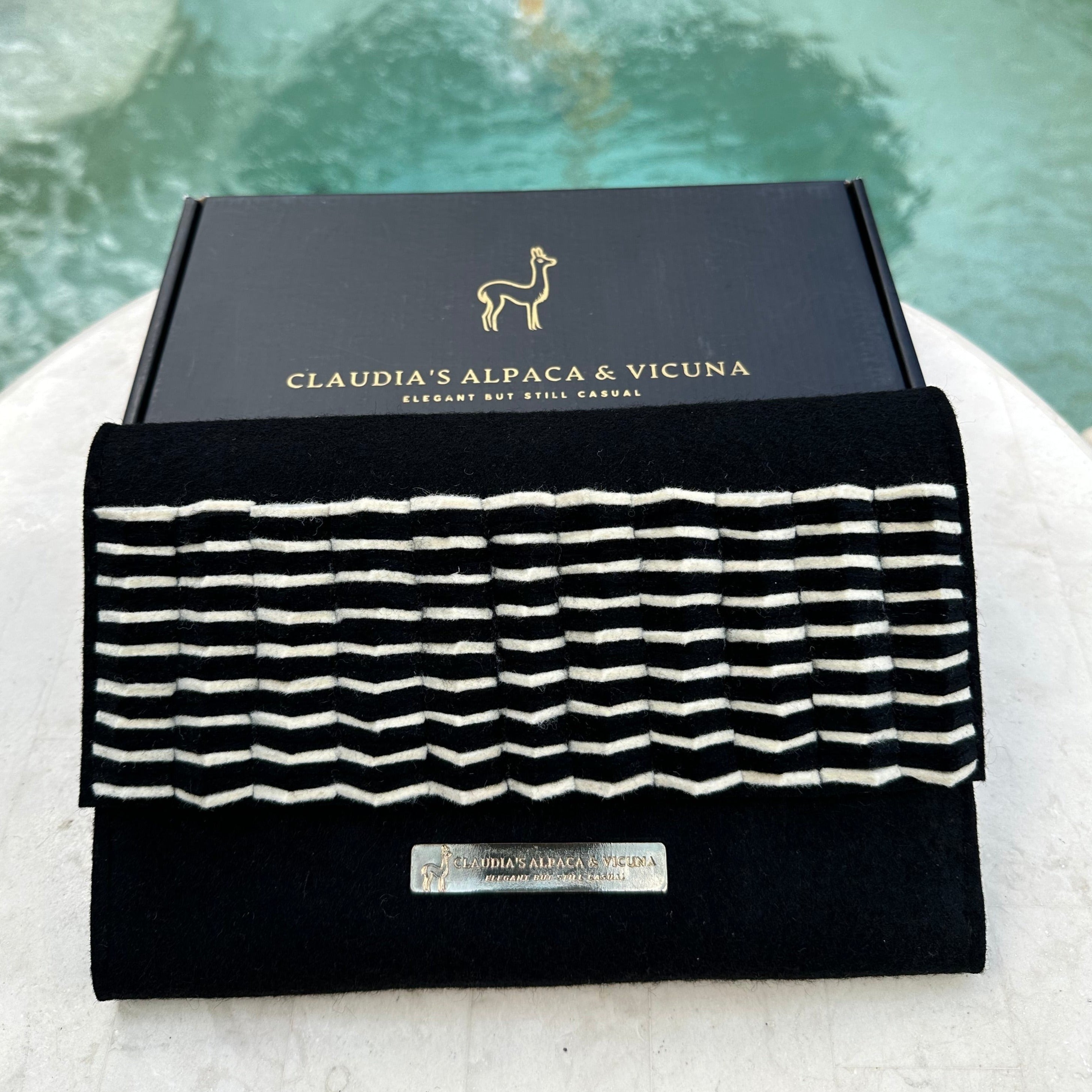 Elegant Clutch Purse, Crossbody Bag, elegant Alpaca felt material.