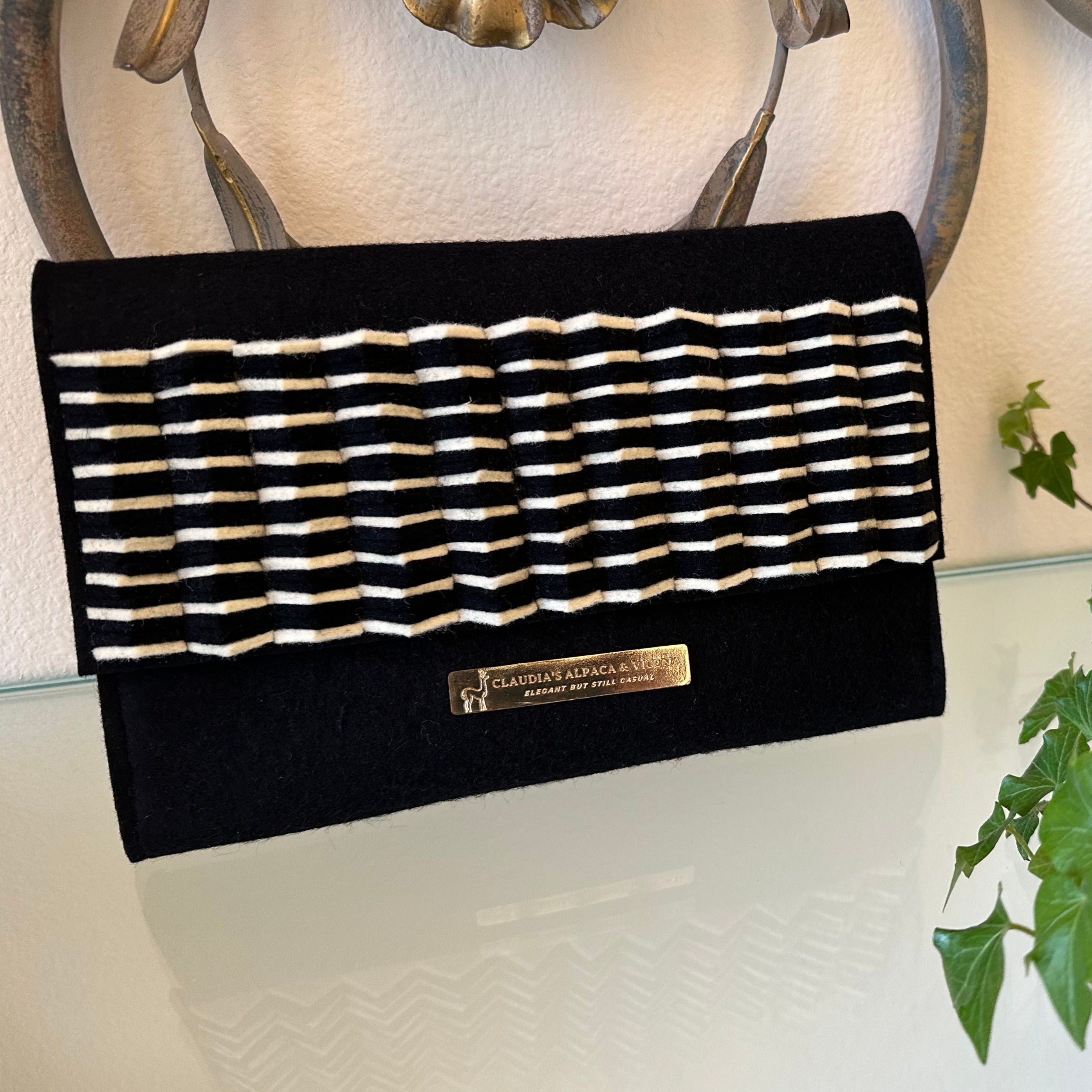 Elegant Clutch Purse, Crossbody Bag, elegant Alpaca felt material.