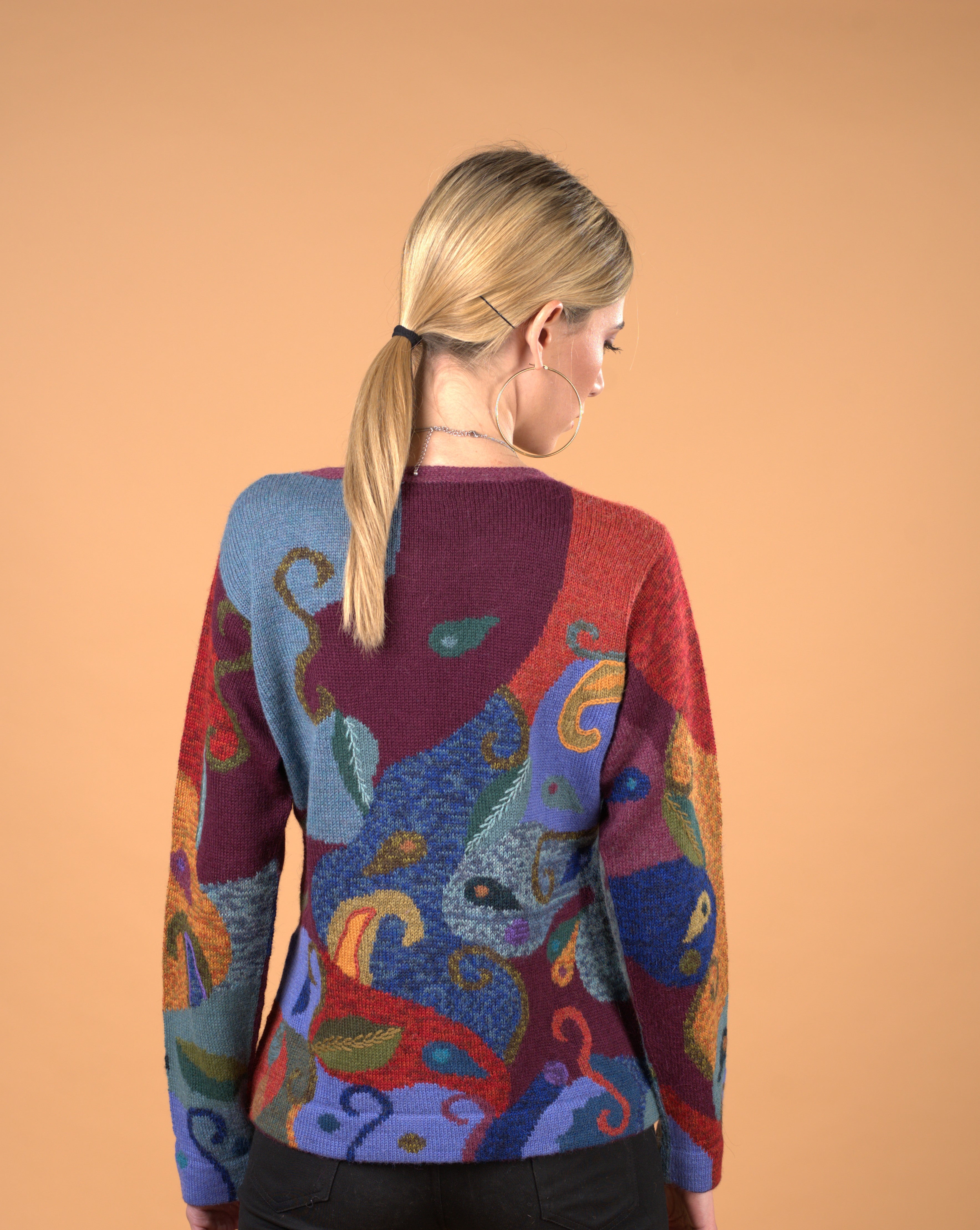 Elegant alpaca sweater for women made with 100% Baby Alpaca fiber from Peru