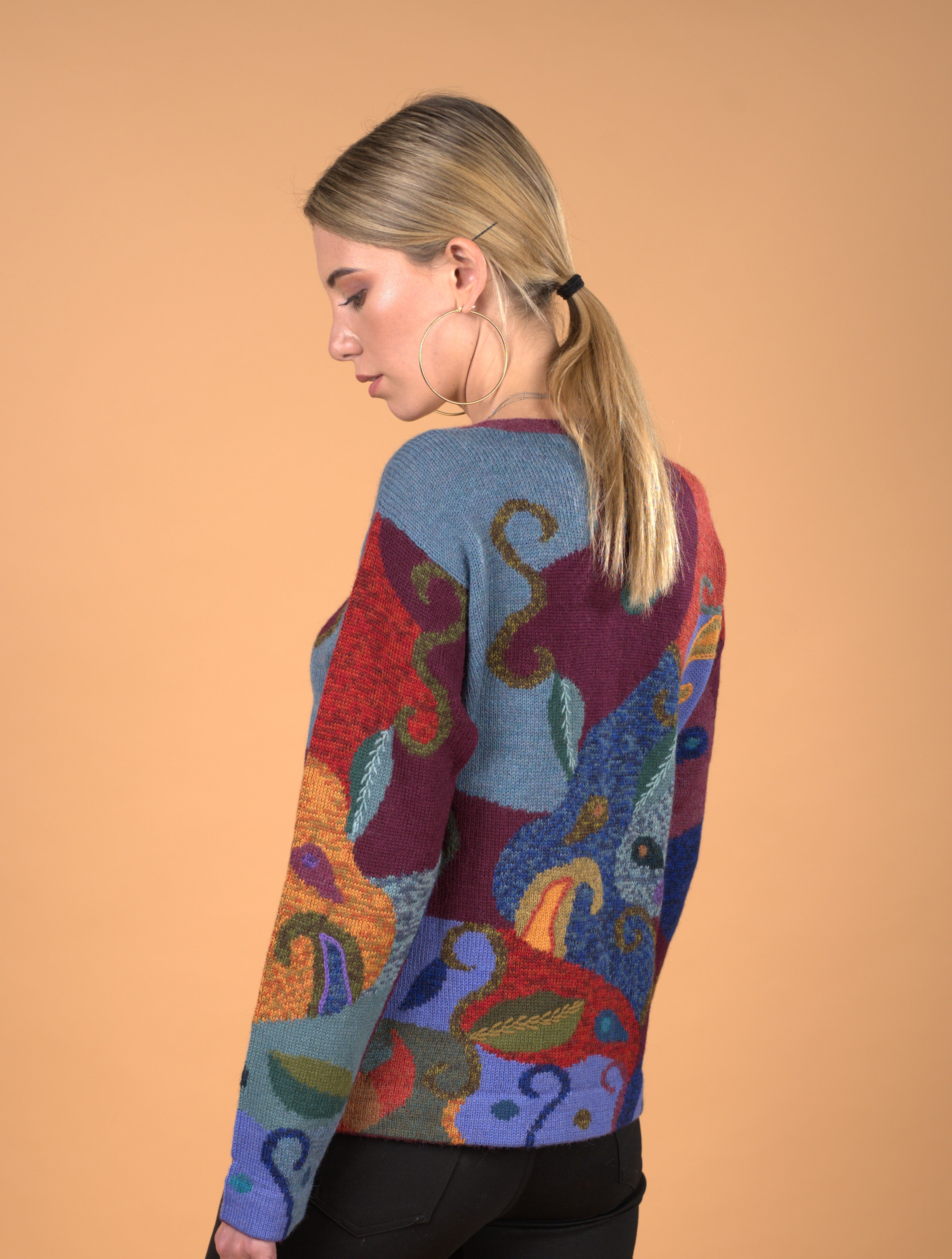 Elegant alpaca sweater for women made with 100% Baby Alpaca fiber from Peru