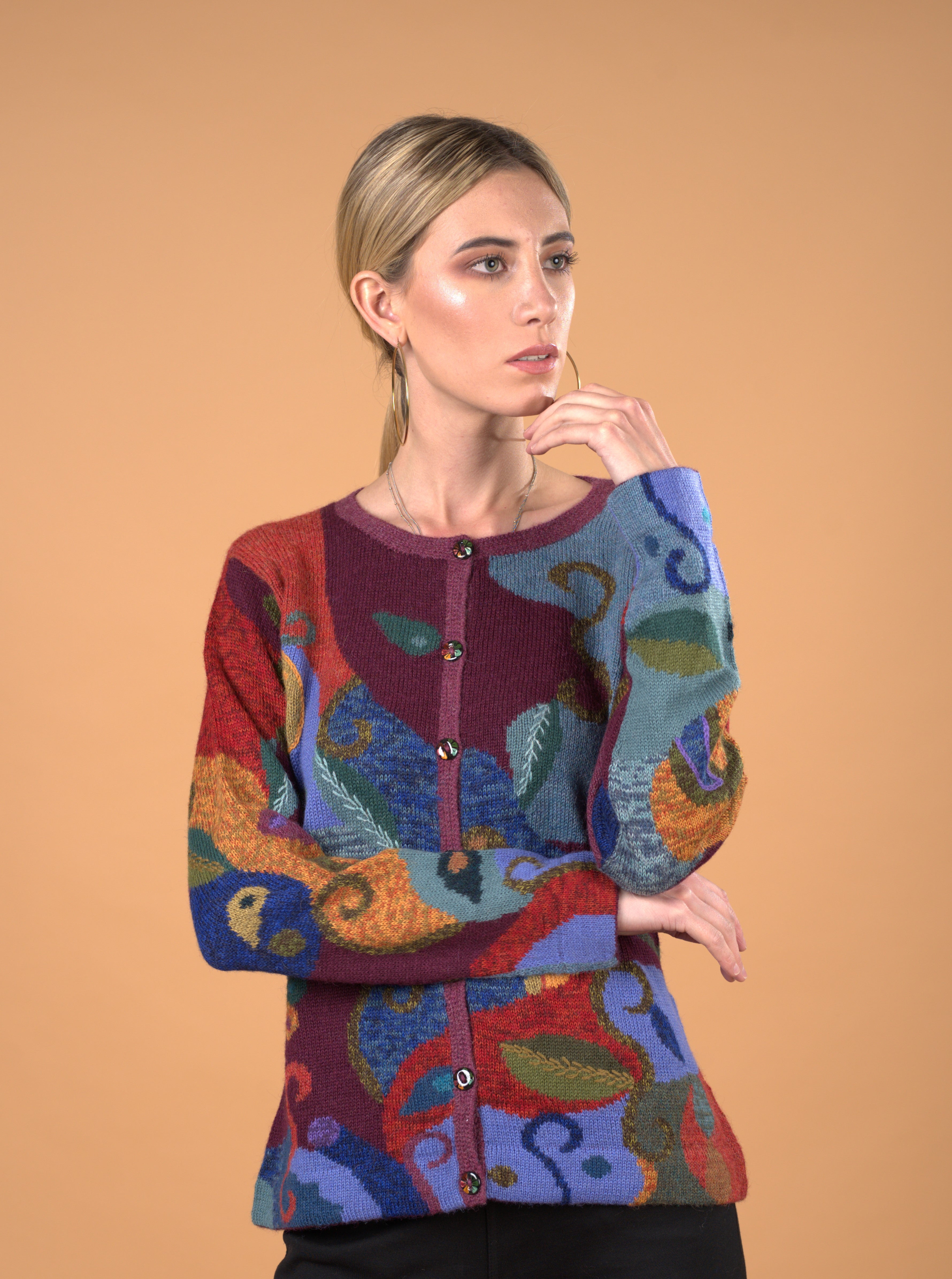 Elegant alpaca sweater for women made with 100% Baby Alpaca fiber from Peru