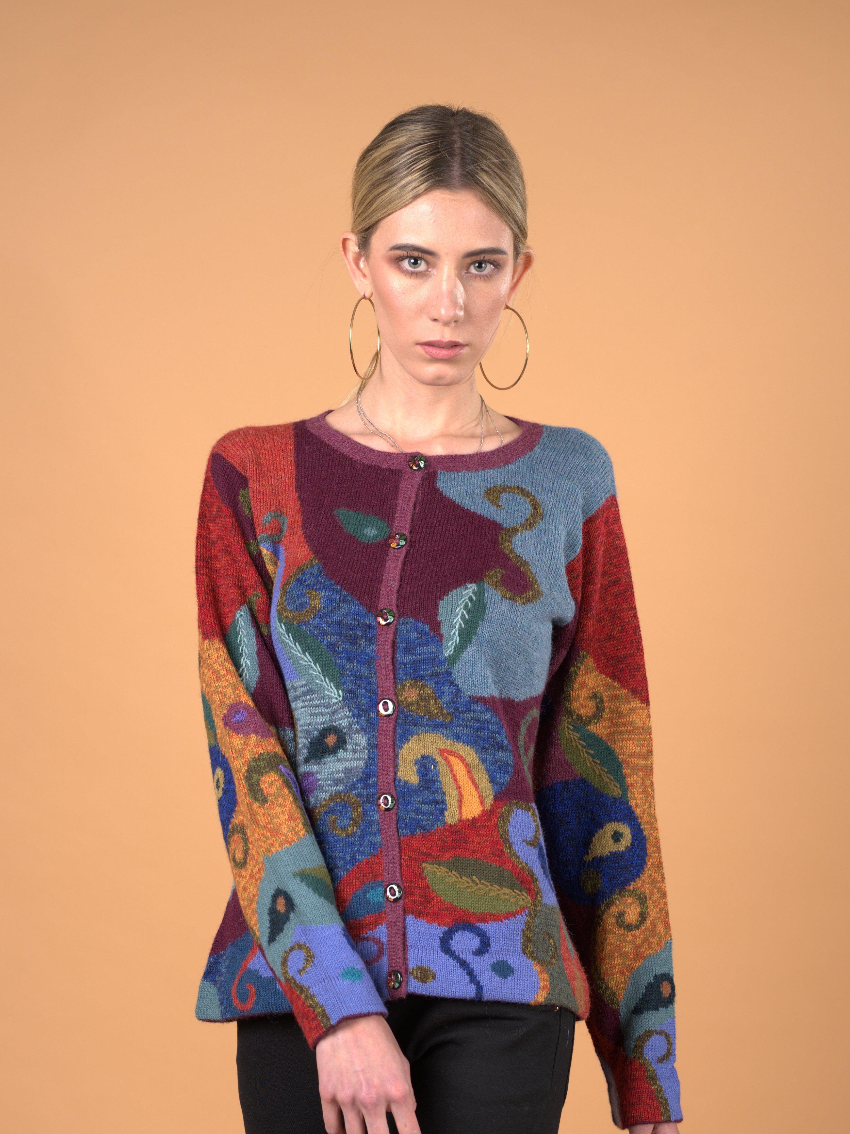 Elegant alpaca sweater for women made with 100% Baby Alpaca fiber from Peru