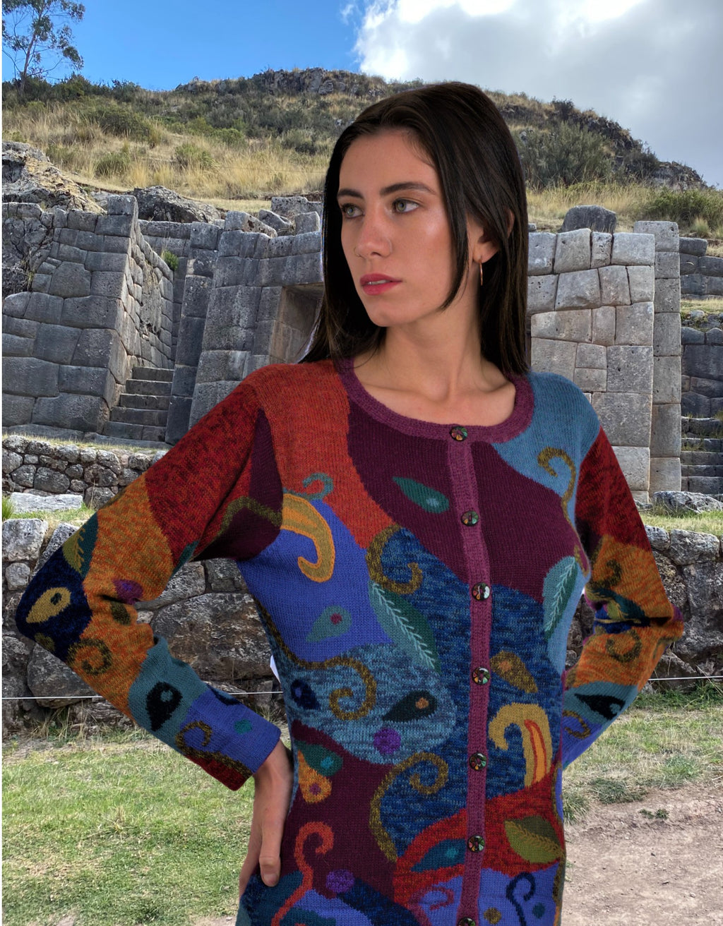 Elegant alpaca sweater for women made with 100% Baby Alpaca fiber from Peru