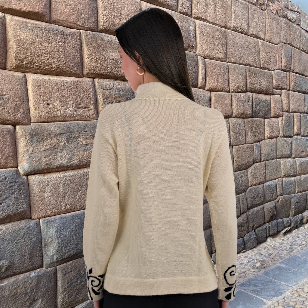 Elegant alpaca sweater for women made with 100% Baby Alpaca fiber from Peru