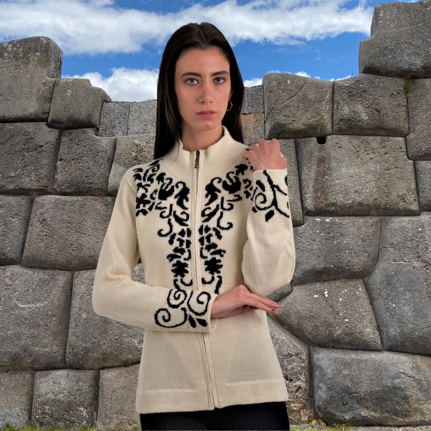 Elegant alpaca sweater for women made with 100% Baby Alpaca fiber from Peru