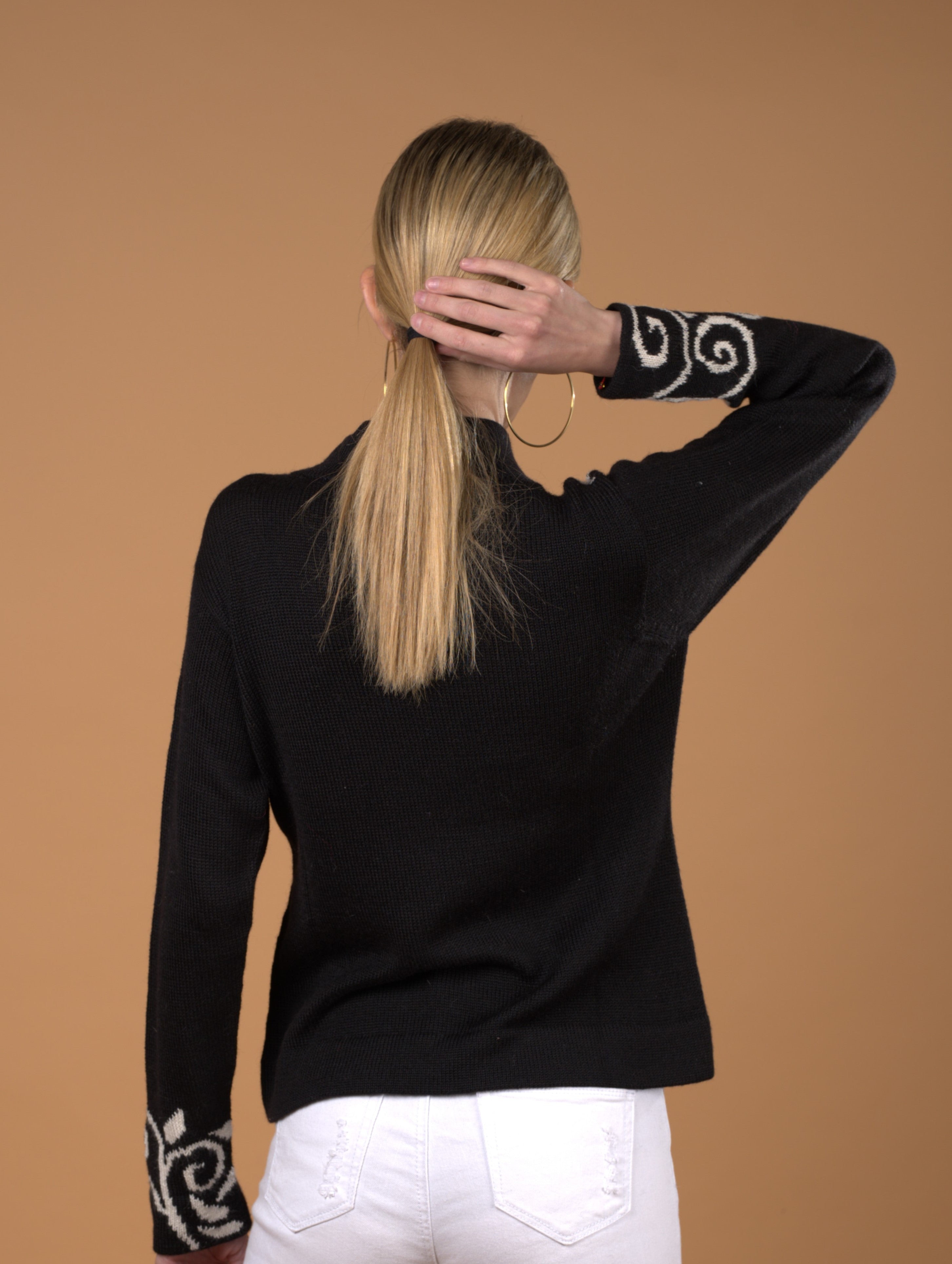 Elegant alpaca sweater for women made with 100% Baby Alpaca fiber from Peru