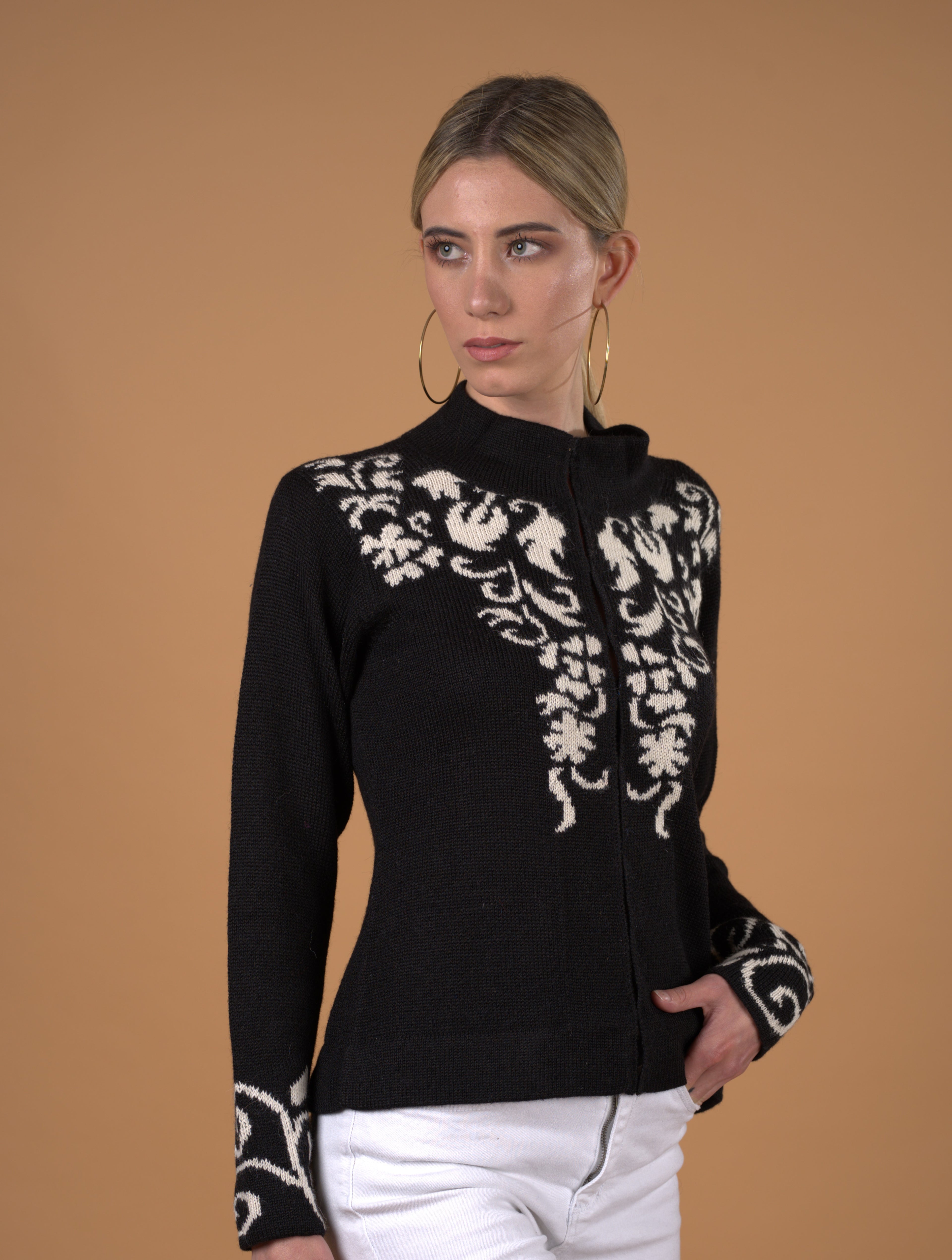 Elegant alpaca sweater for women made with 100% Baby Alpaca fiber from Peru