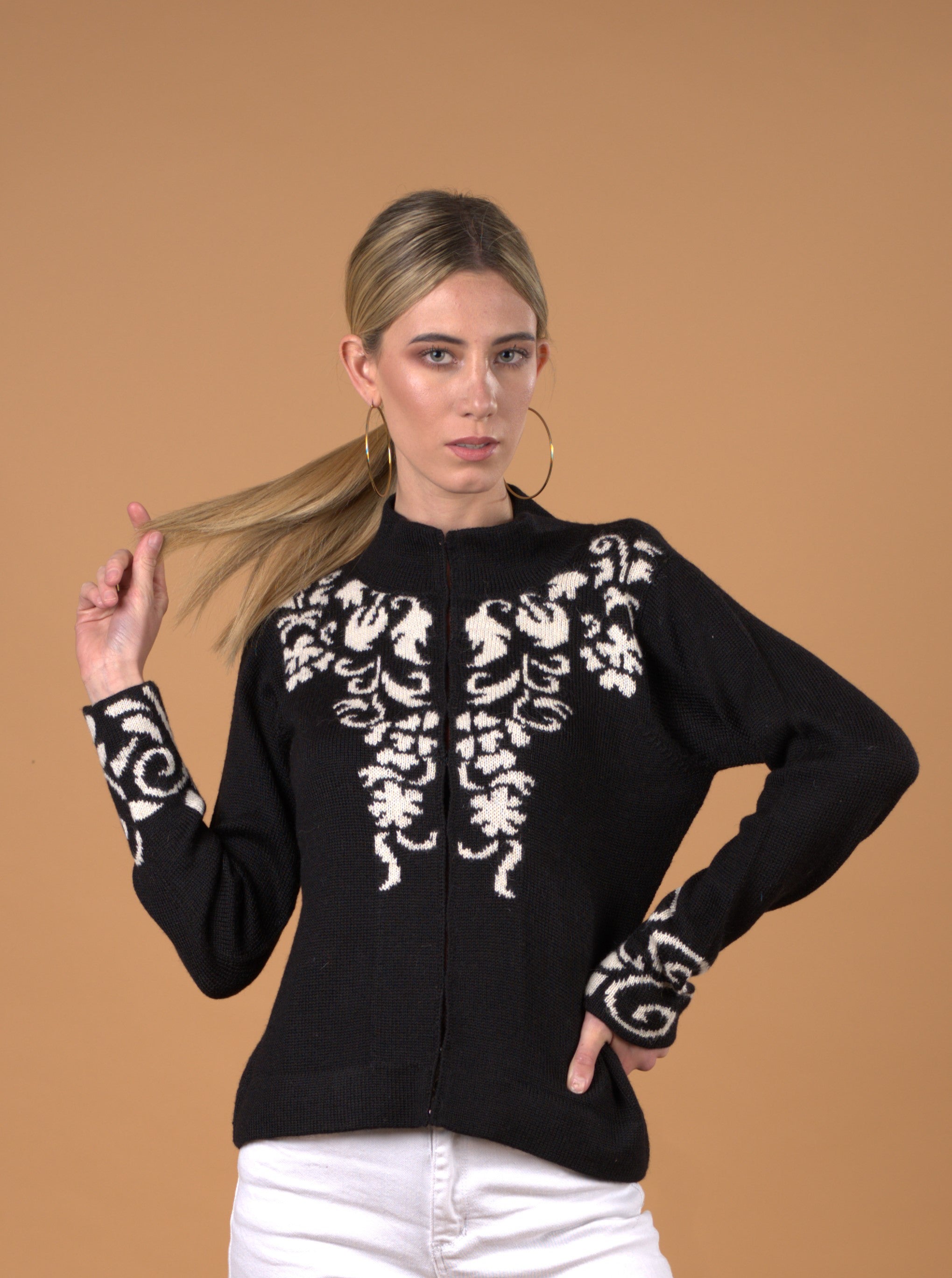 Elegant alpaca sweater for women made with 100% Baby Alpaca fiber from Peru