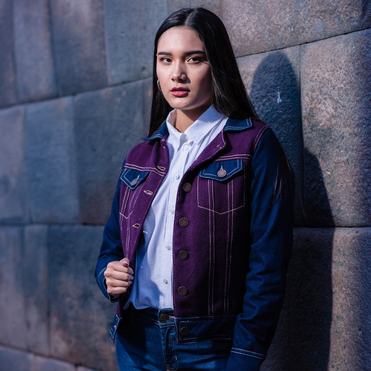 Denim jacket for women with elegant alpaca fabric application.