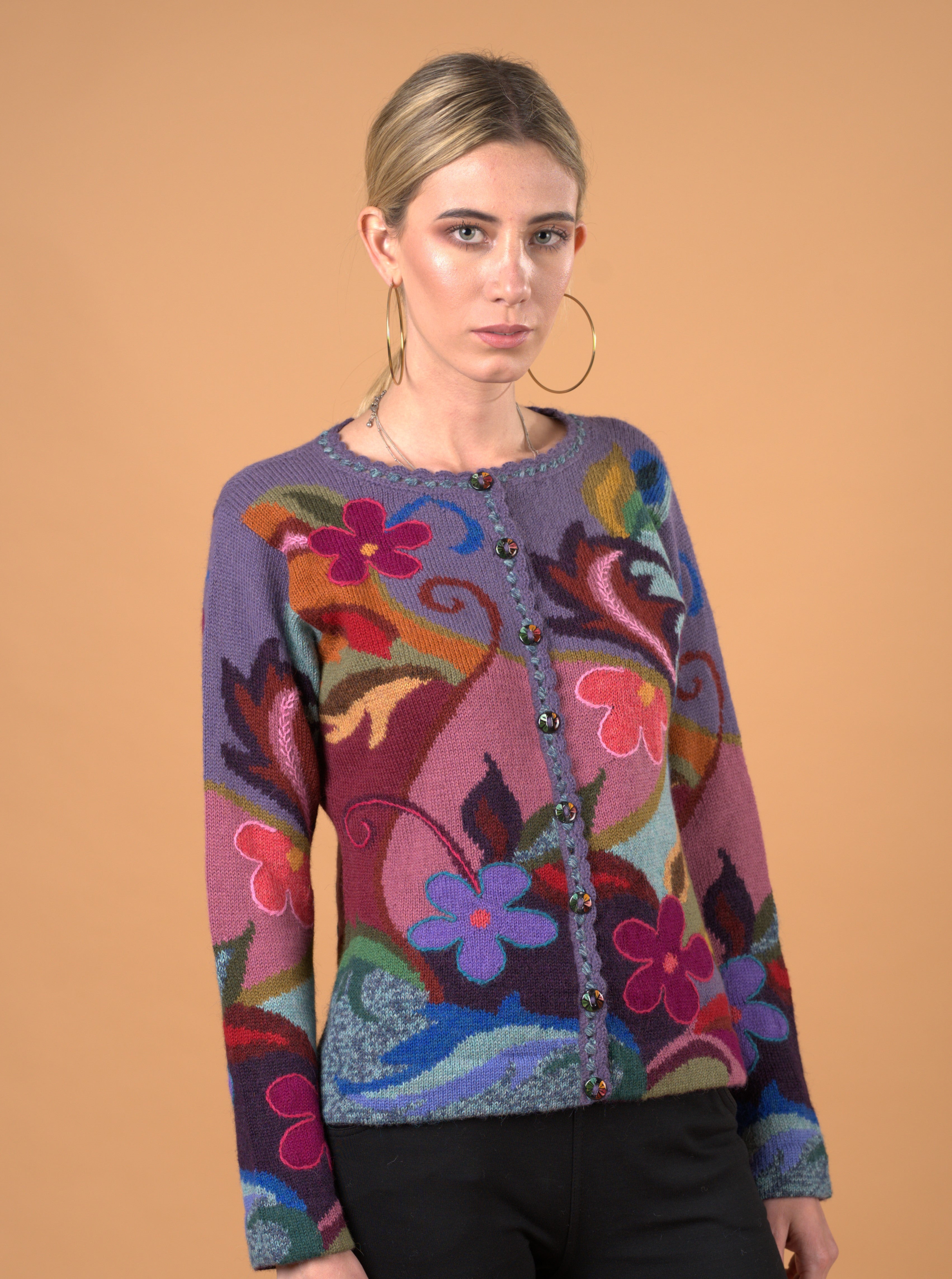 Elegant alpaca sweater for women made with 100% Baby Alpaca fiber from Peru