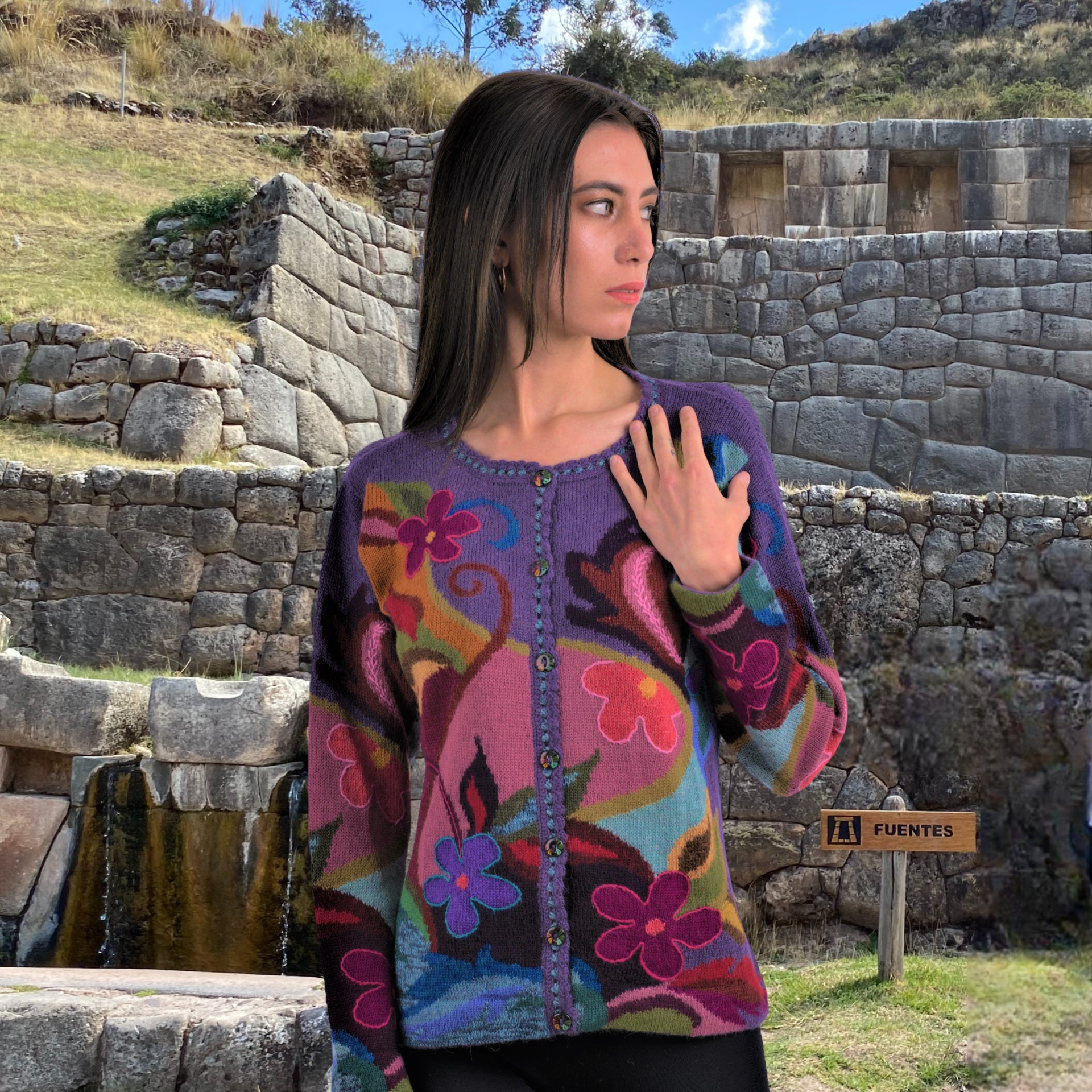 Elegant alpaca sweater for women made with 100% Baby Alpaca fiber from Peru