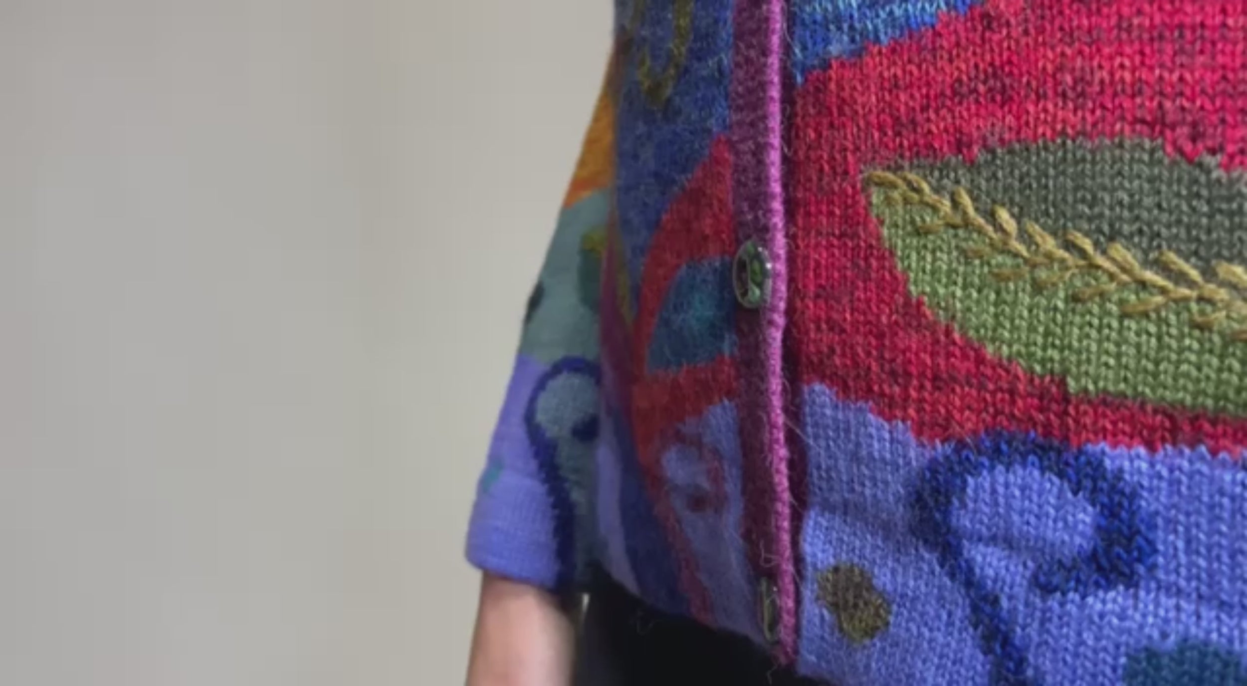 Elegant alpaca sweater for women made with 100% Baby Alpaca fiber from Peru
